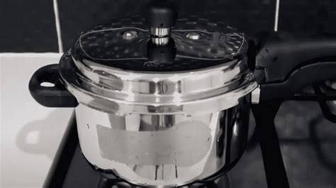 8 Tips To Fix The Pressure Cooker Leaking Steam Issue